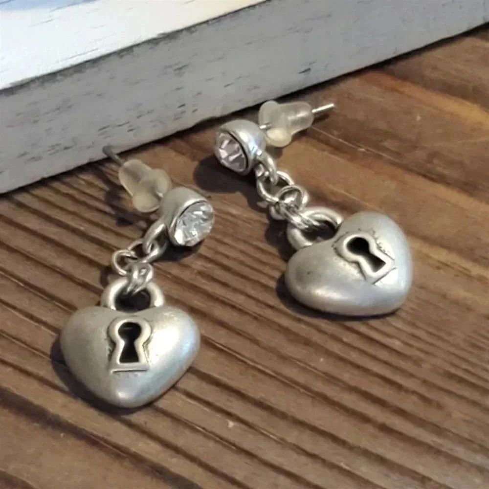 Antique Silver Plated Skeleton Keyhole Dimensional Heart Dangle Earrings